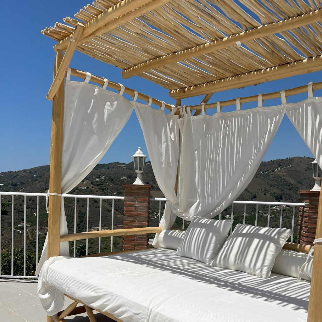 ellen_Herber_interieurontwerp_sunbed_swimmingpool_Frigiliana