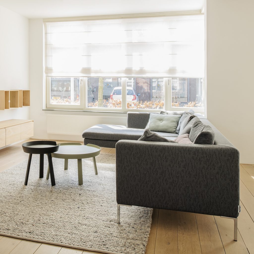 grijze_bonaldo_alberta_salotti_hoekbank_perletta_vloerkleed_kleed_muuto_around_salontafel_groen_ellen_herber_